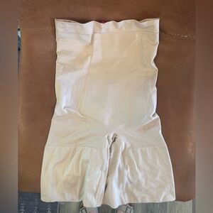 SPANX Seamless Shaping Shorts in Nude